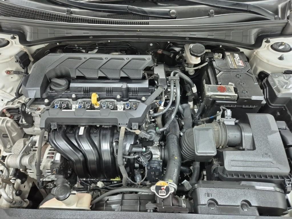 HYUNDAI Avante - Vista 5