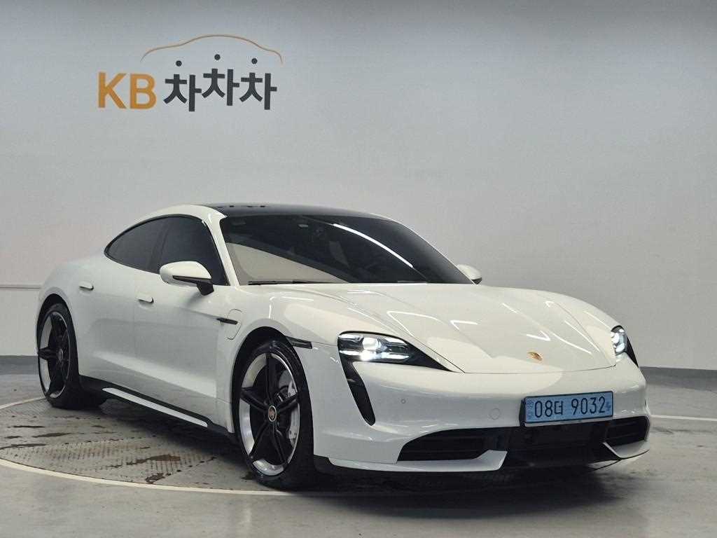 Porsche Taycan Turbo 5