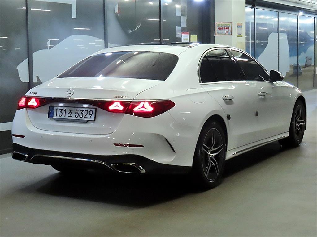 Mercedes Benz E class - Vista 4