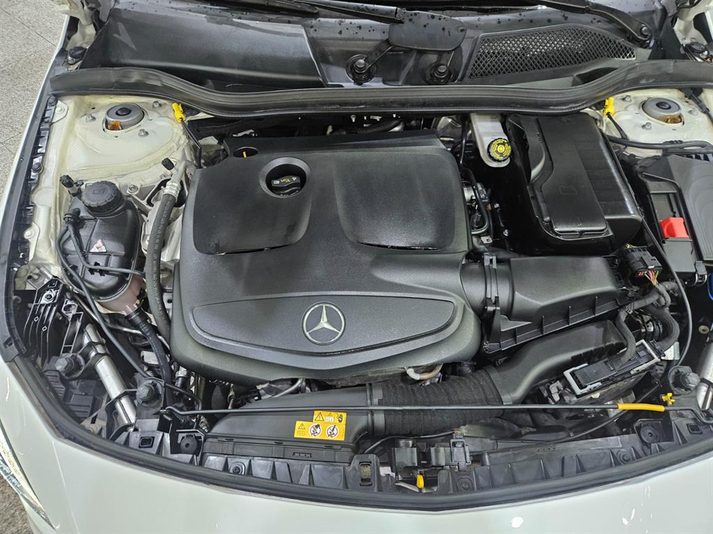 Mercedes Benz CLA Class - Vista 5