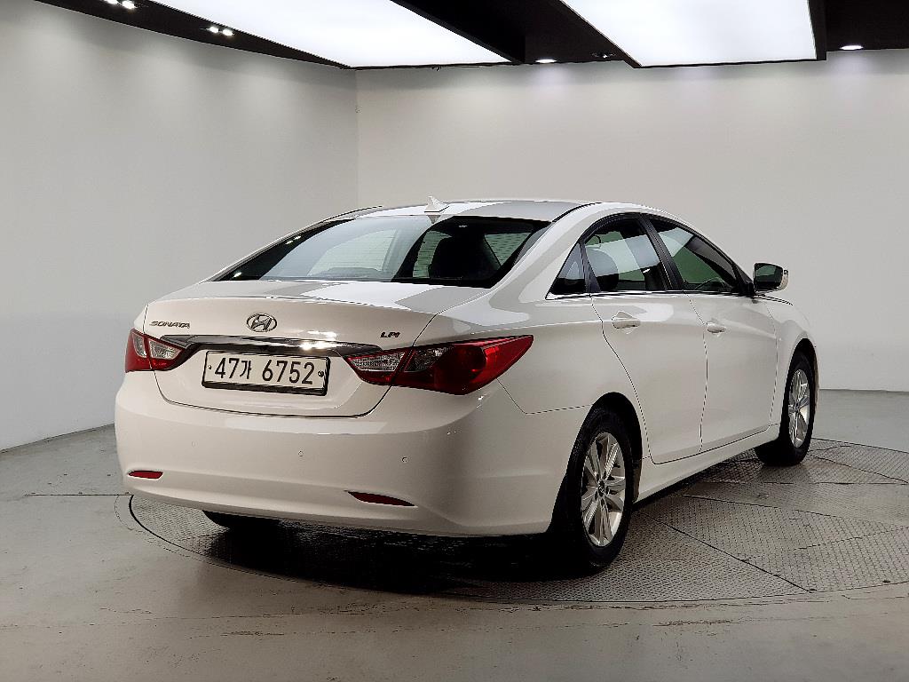 HYUNDAI Sonata - Vista 4