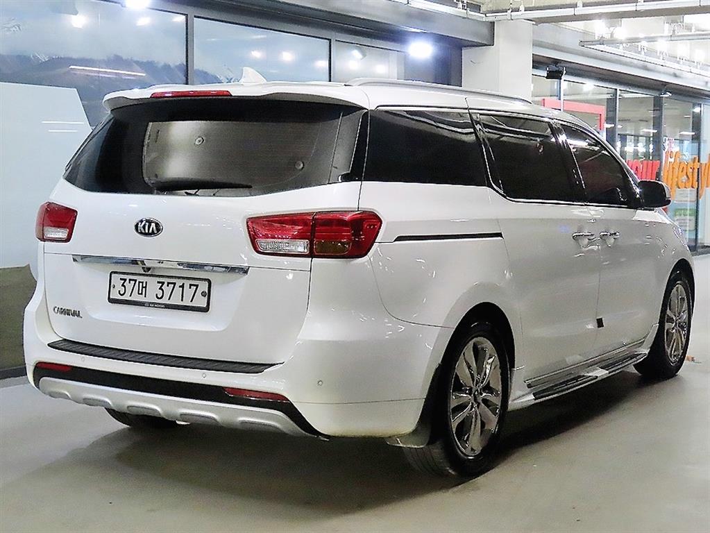 KIA Carnival - Vista 4