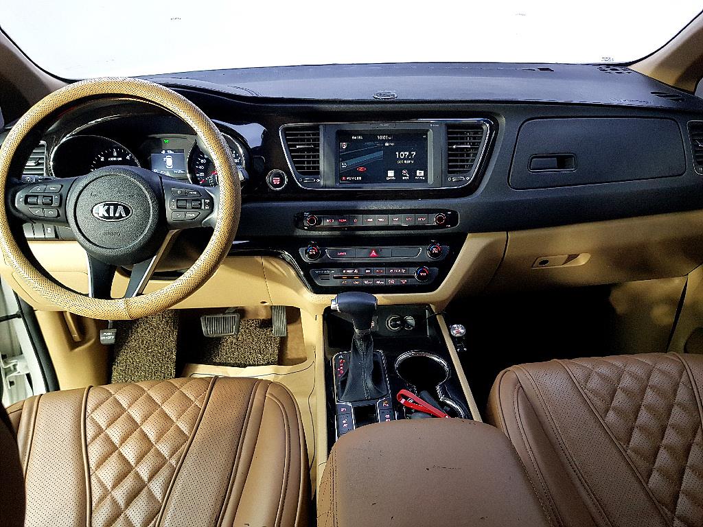 KIA Carnival - Vista 5
