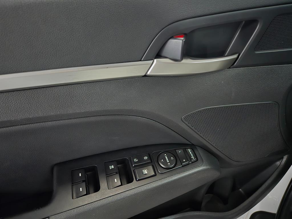 HYUNDAI Avante - Vista 4