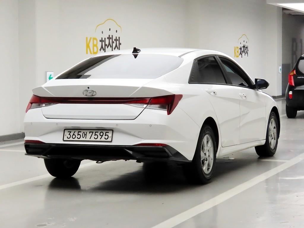 HYUNDAI Avante - Vista 4