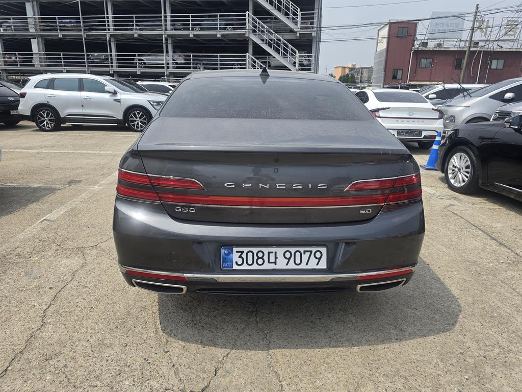 Genesis G90 - Vista 4