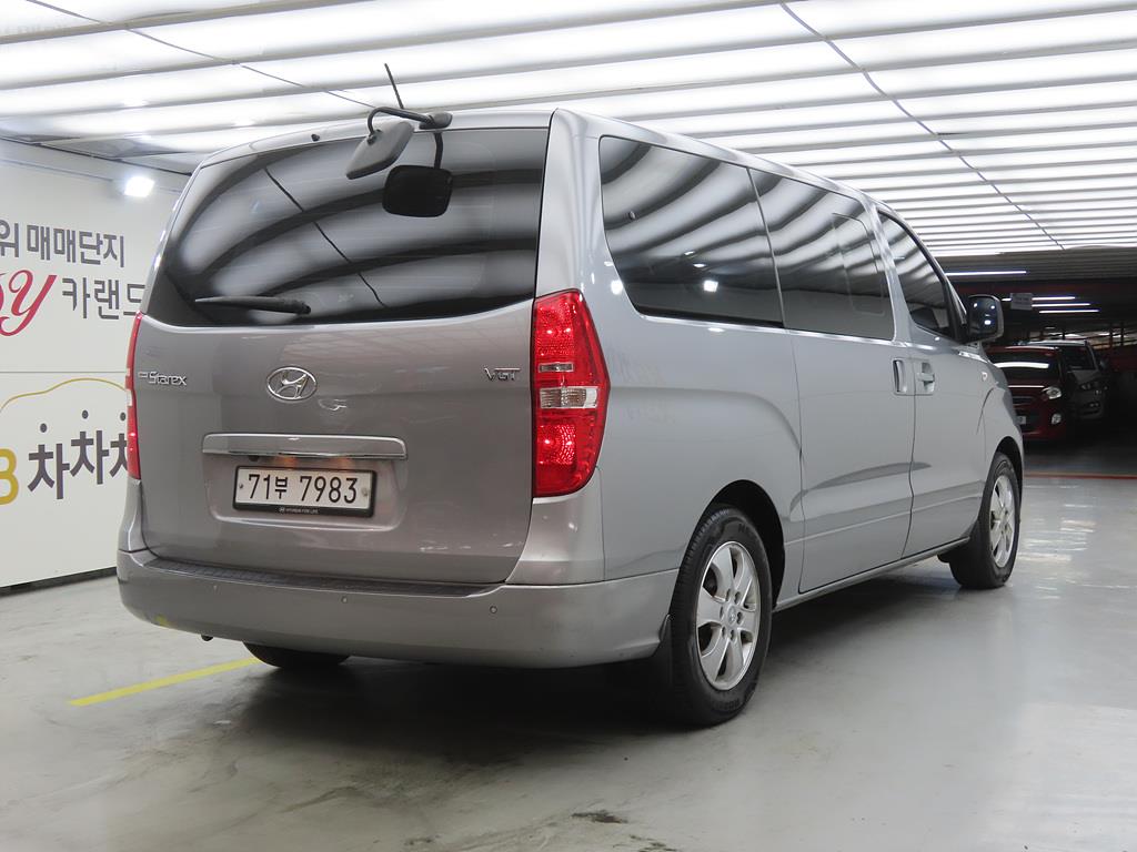 HYUNDAI Starex - Vista 4