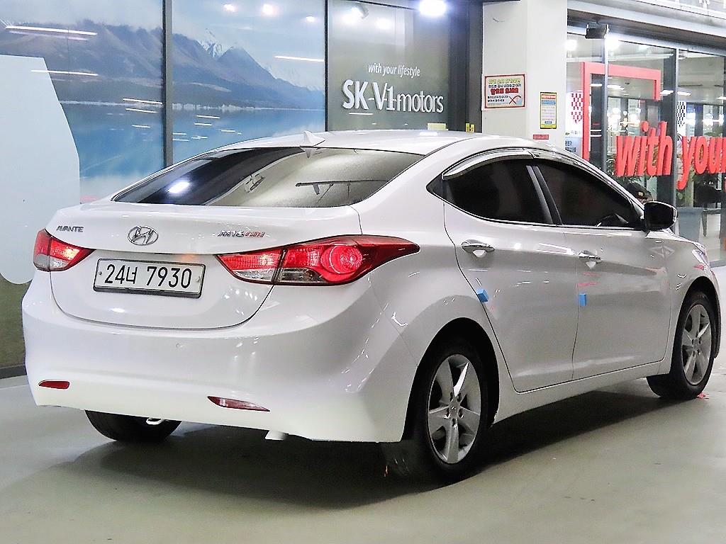HYUNDAI Avante - Vista 4