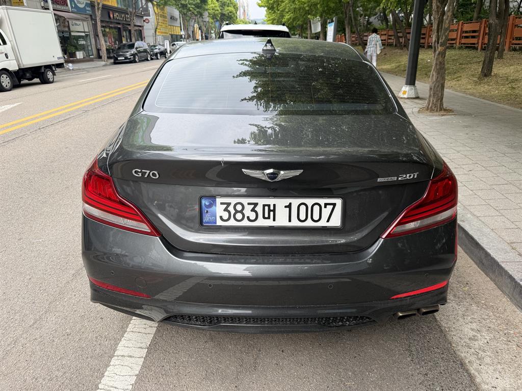 Genesis G70 - Vista 4