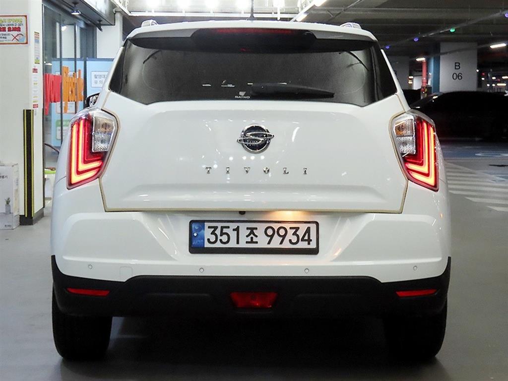 Ssangyong Tivoli - Vista 5