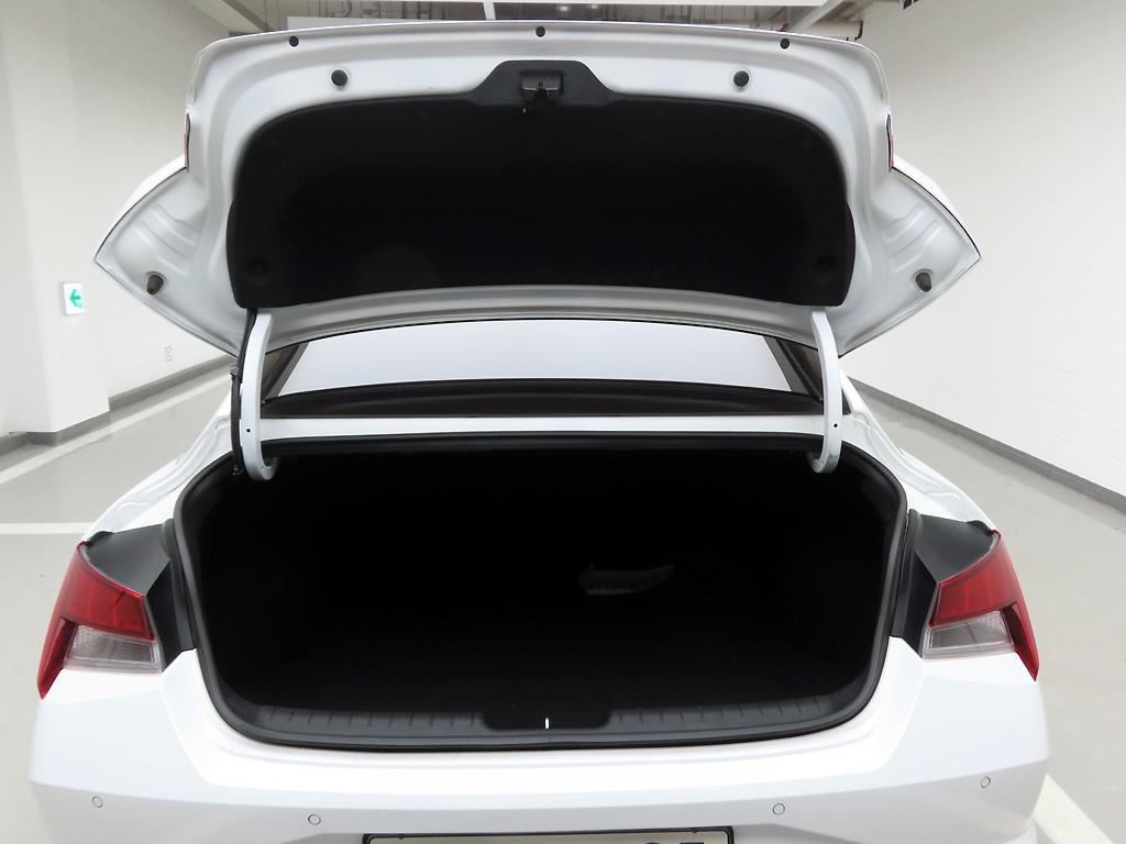 HYUNDAI Avante - Vista 5