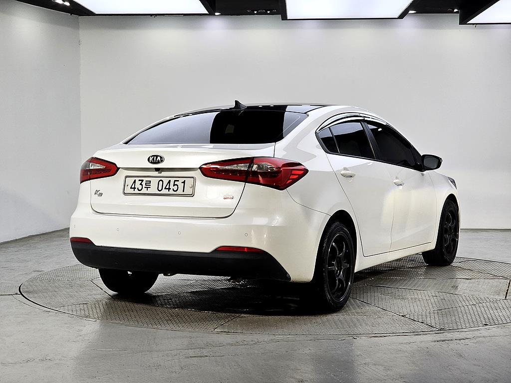 KIA K3 - Vista 4