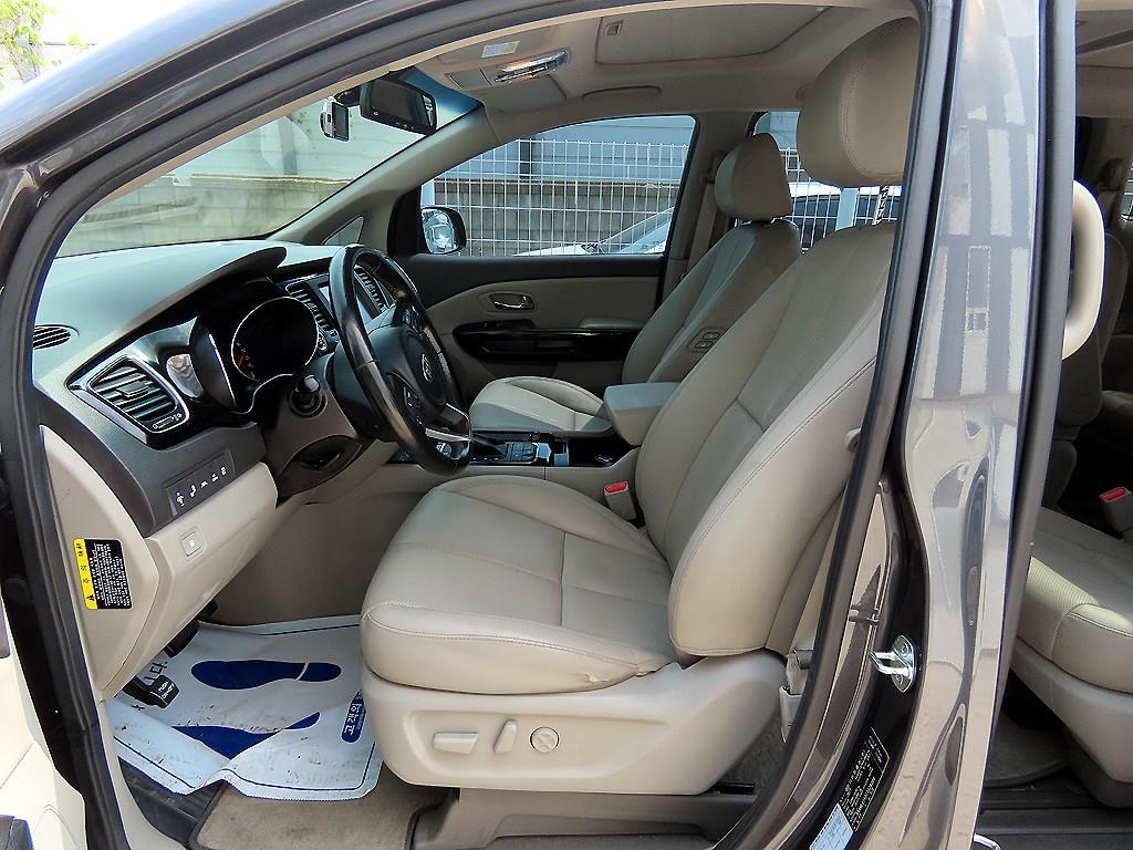 KIA Carnival - Vista 5