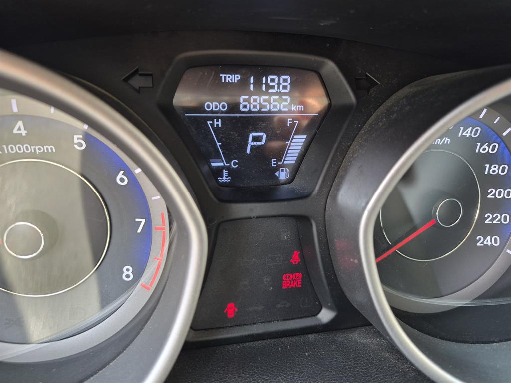 HYUNDAI Avante - Vista 4