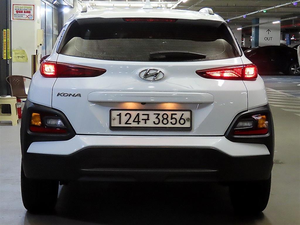 HYUNDAI Kona - Vista 5