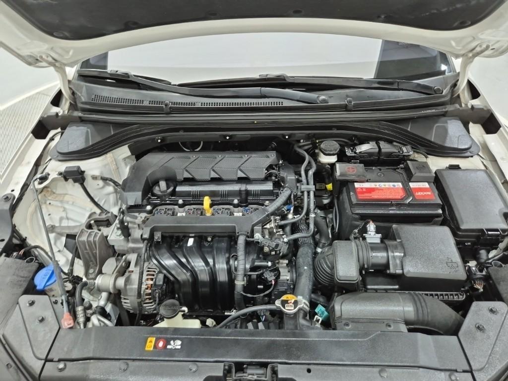 HYUNDAI Avante - Vista 5