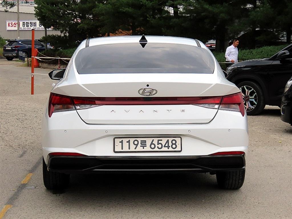 HYUNDAI Avante - Vista 4