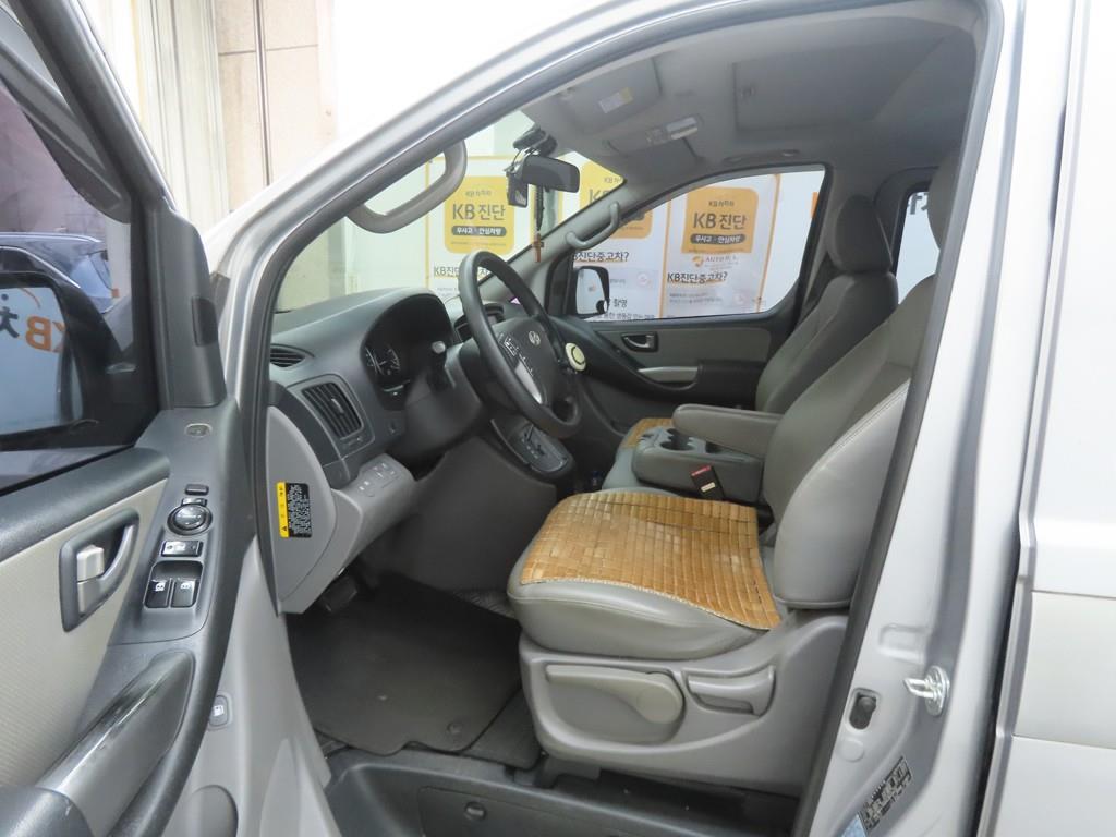 HYUNDAI Starex - Vista 5