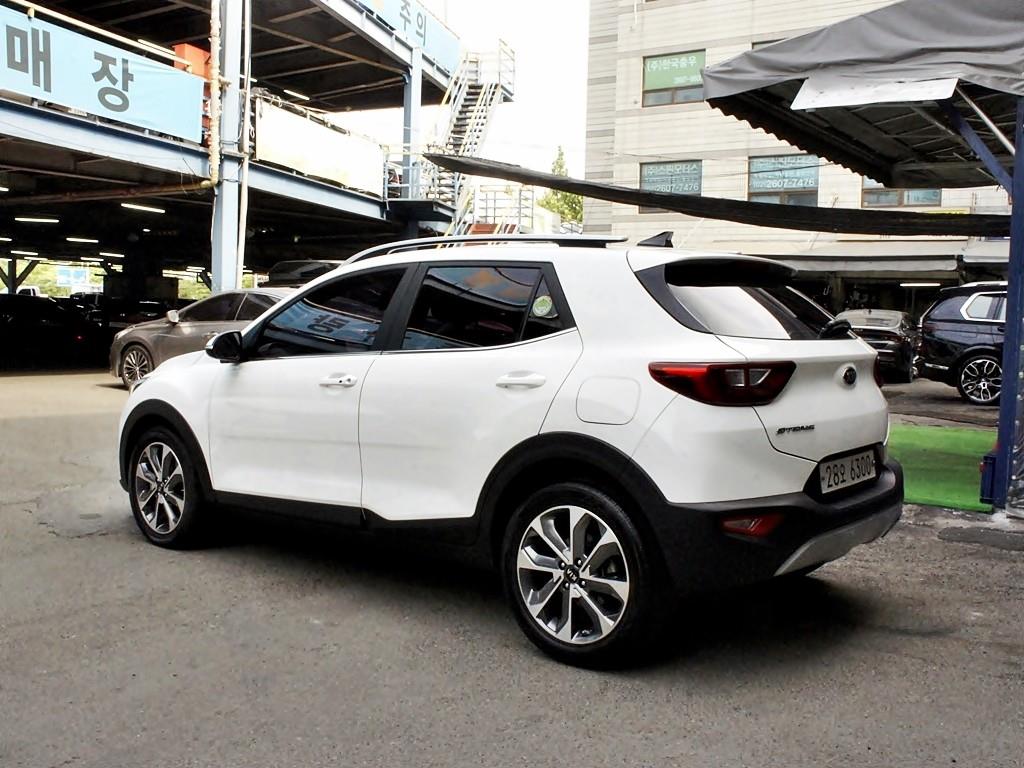 KIA Stonic - Vista 4