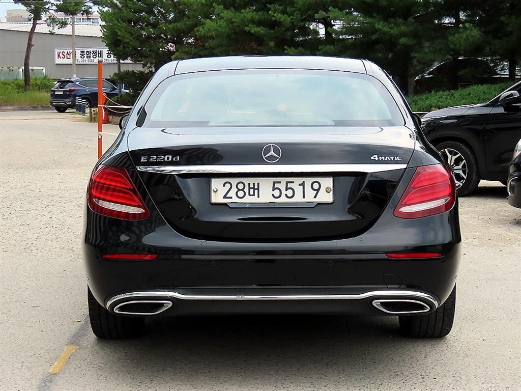 Mercedes Benz E class - Vista 4