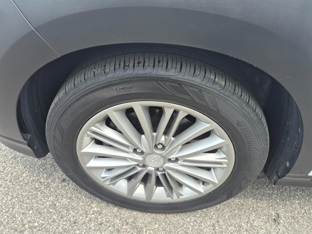 HYUNDAI Kona - Vista 5