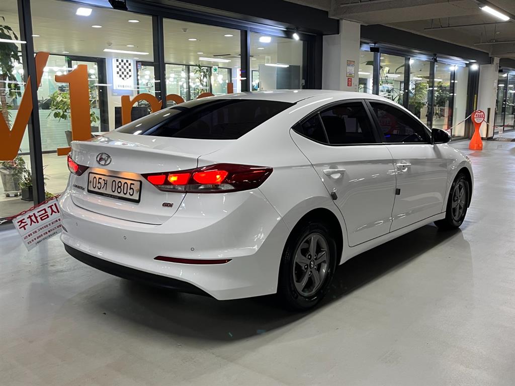 HYUNDAI Avante - Vista 4