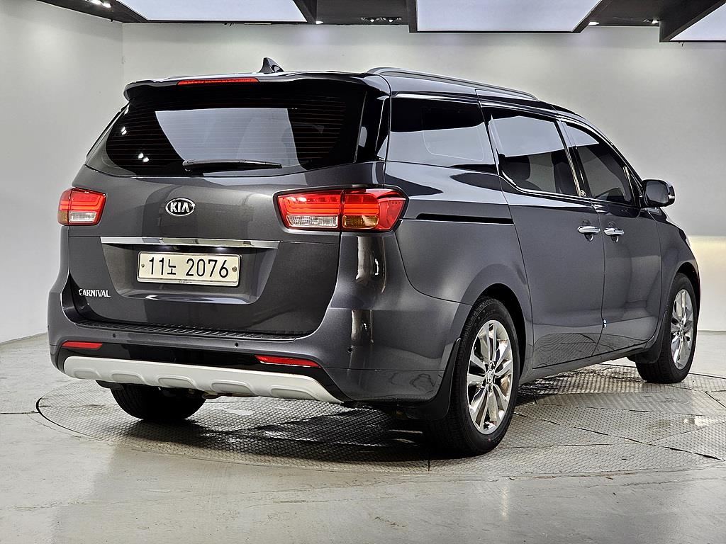 KIA Carnival - Vista 4