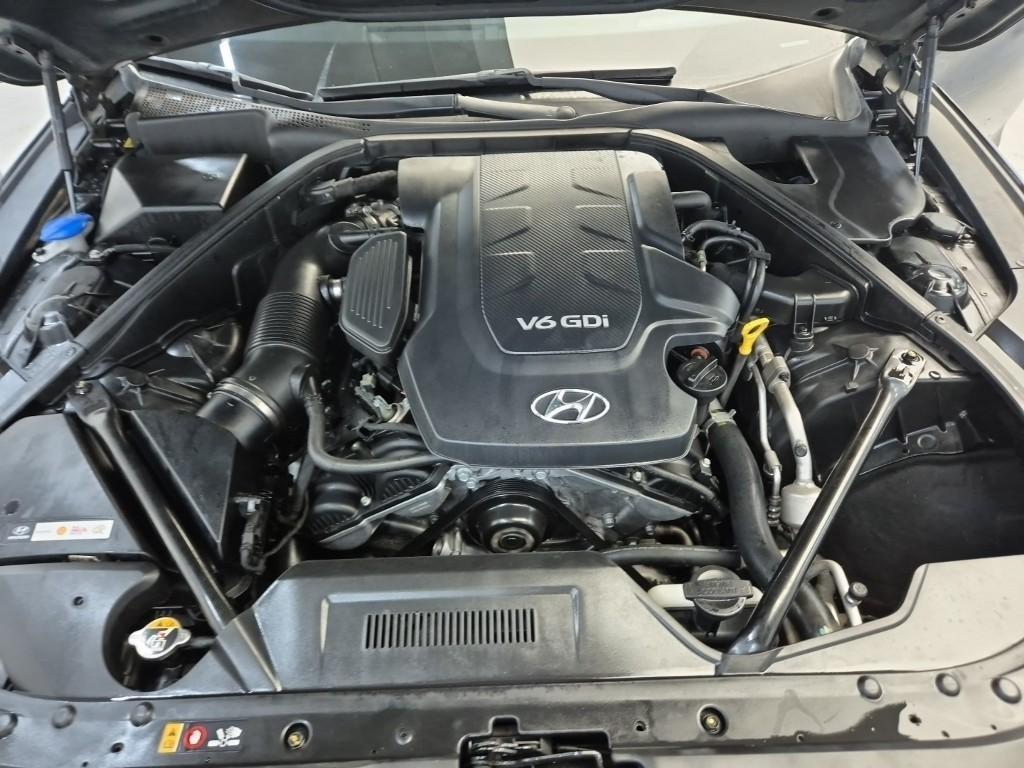 HYUNDAI Genesis - Vista 5