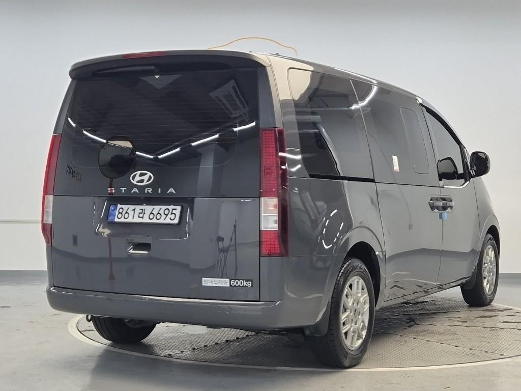 HYUNDAI Staria - Vista 4