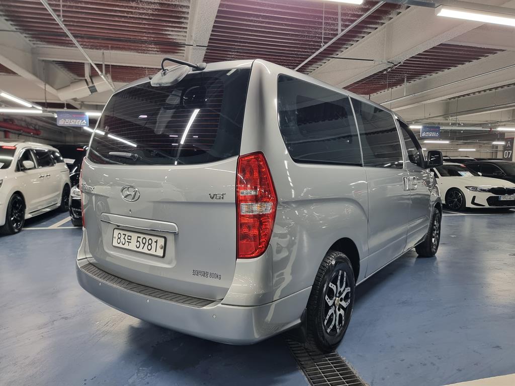 HYUNDAI Starex - Vista 4