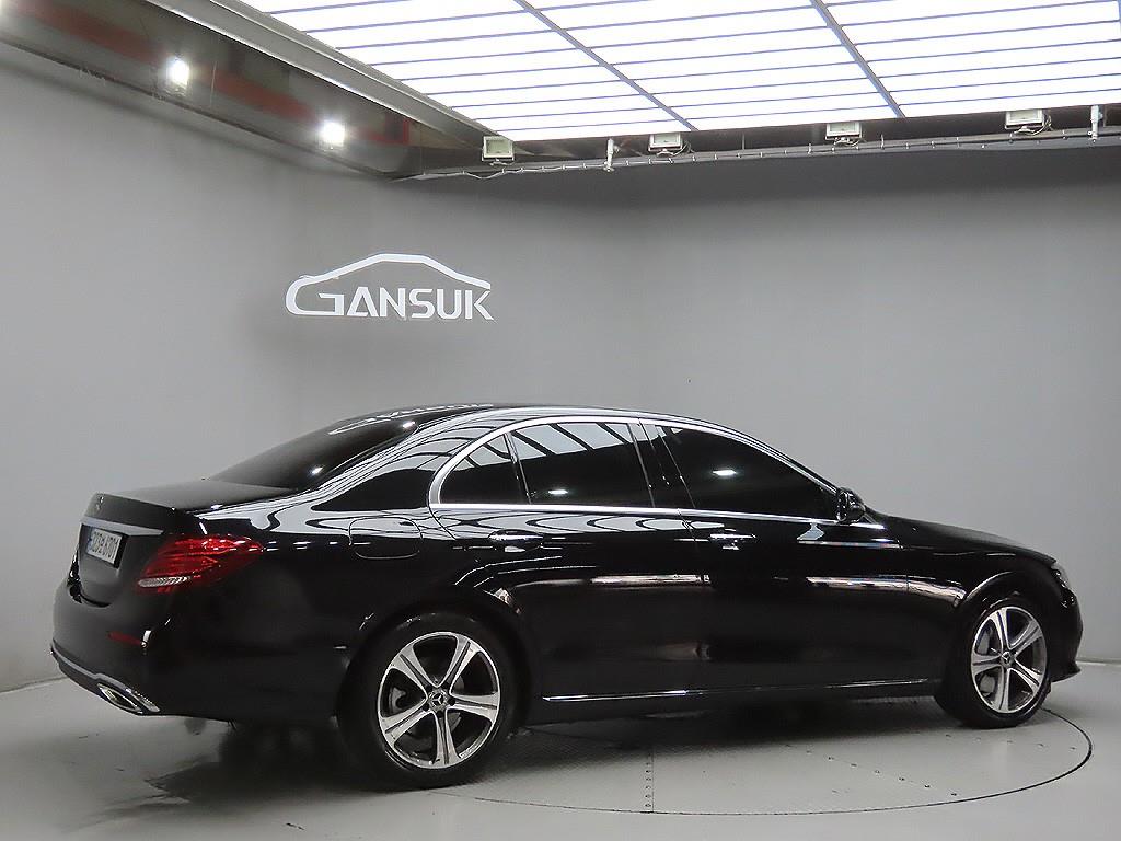 Mercedes Benz E class - Vista 4