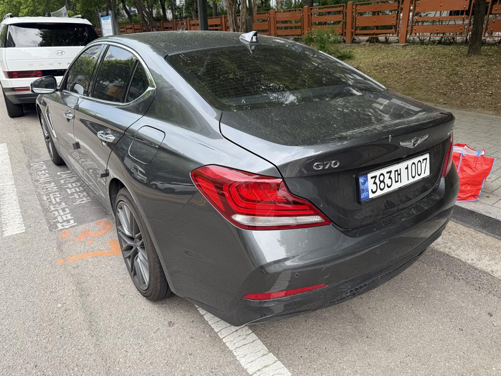 Genesis G70 - Vista 5