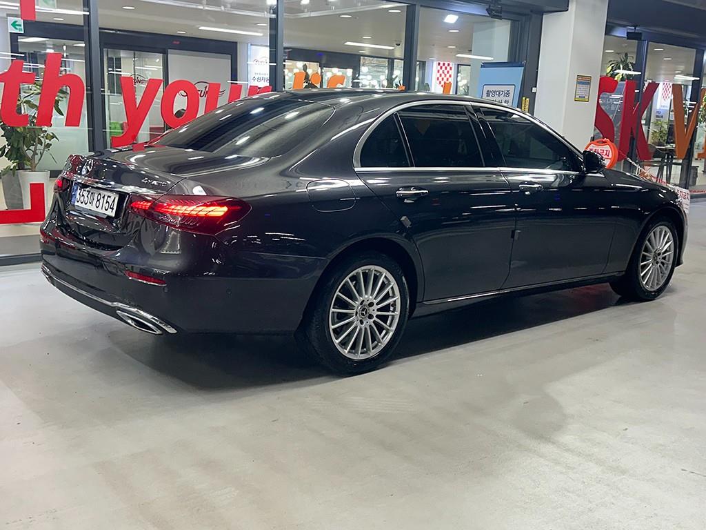 Mercedes Benz E class - Vista 4