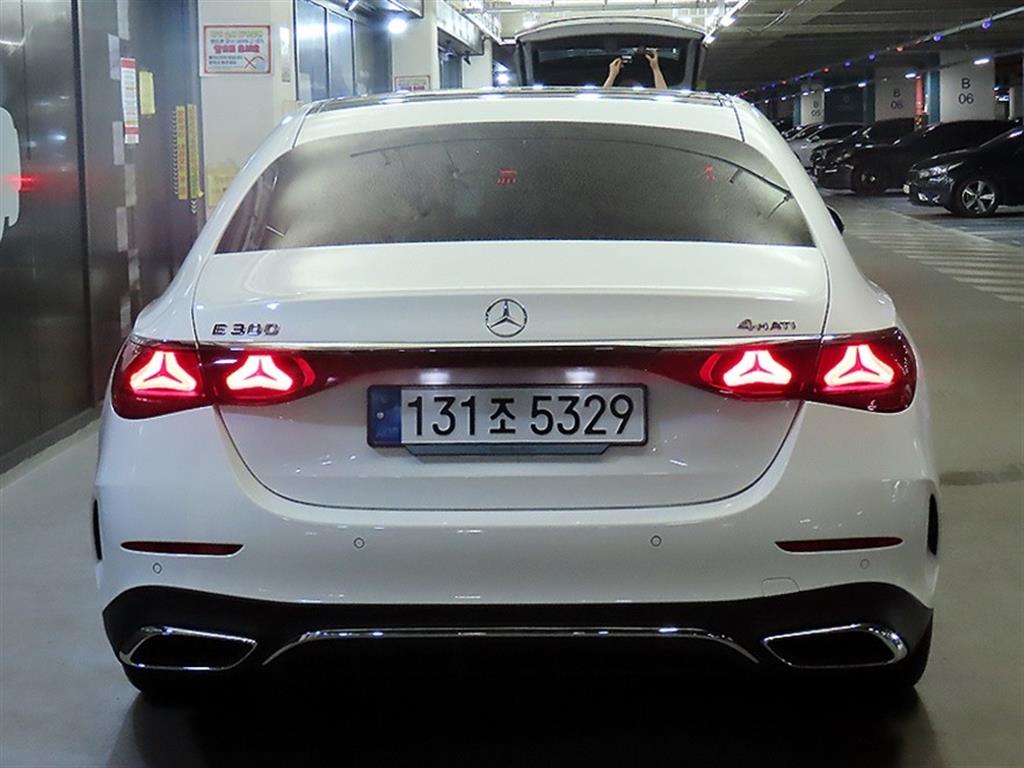 Mercedes Benz E class - Vista 5