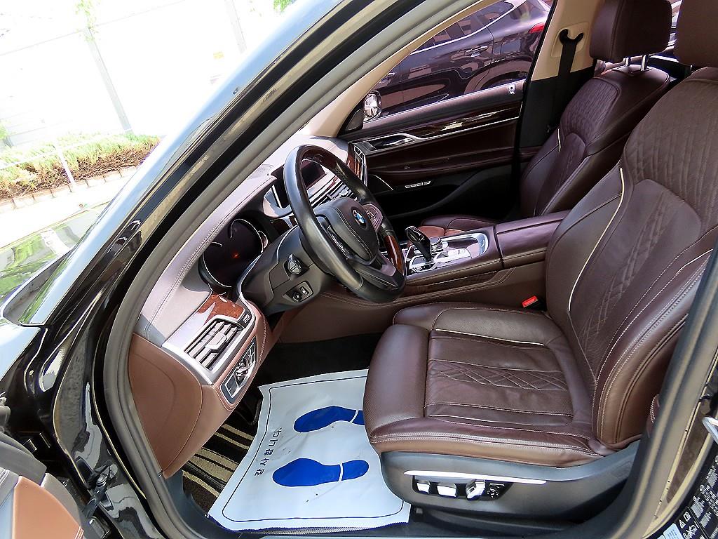 BMW 7 Series - Vista 5