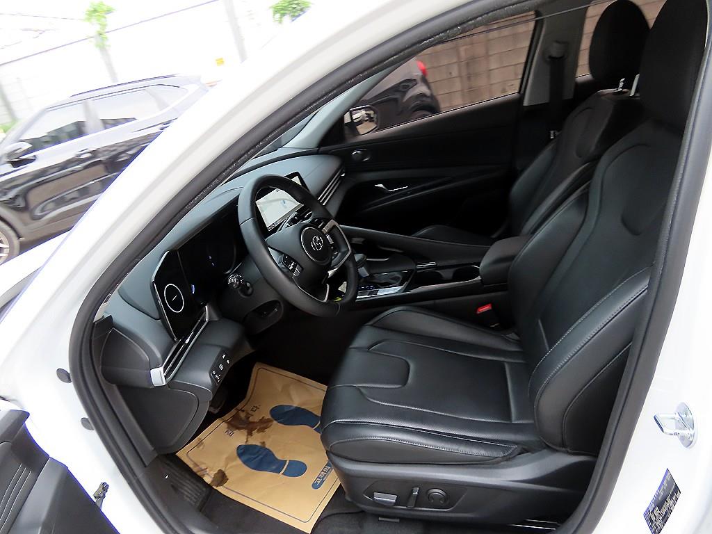 HYUNDAI Avante - Vista 5