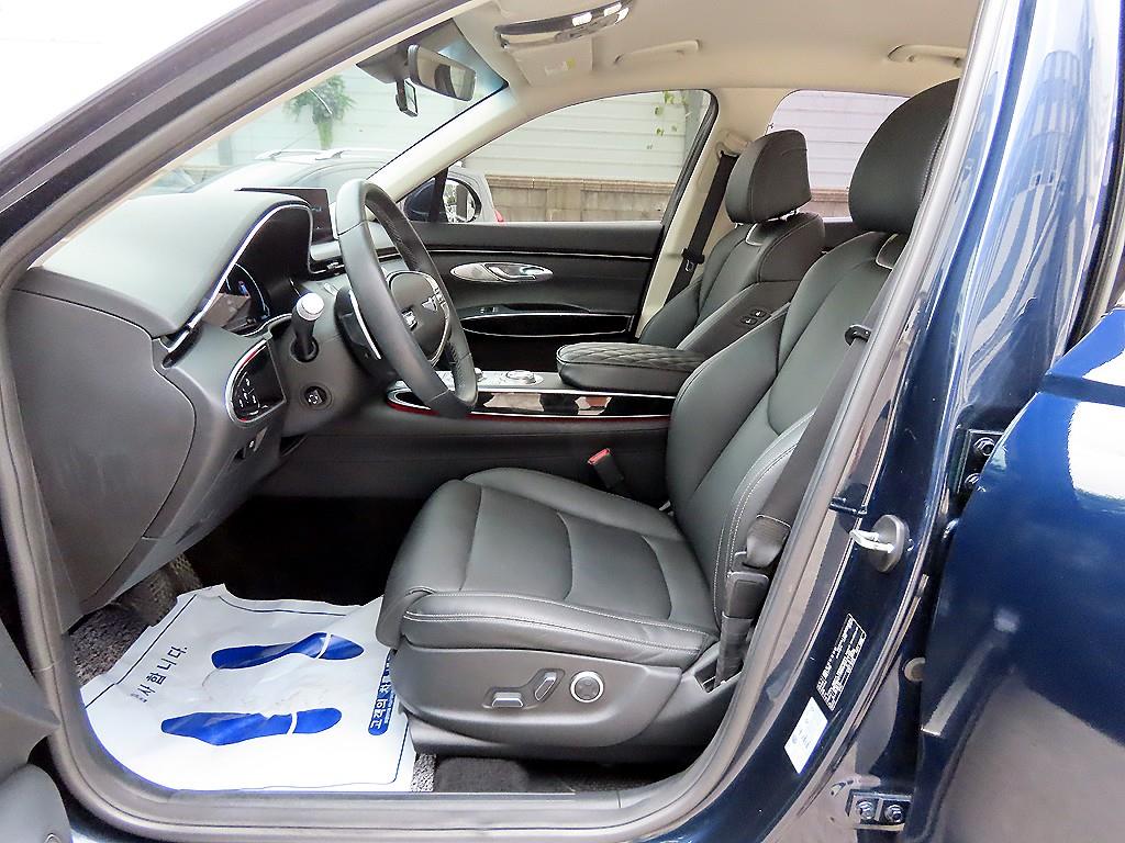 Genesis GV70 - Vista 5
