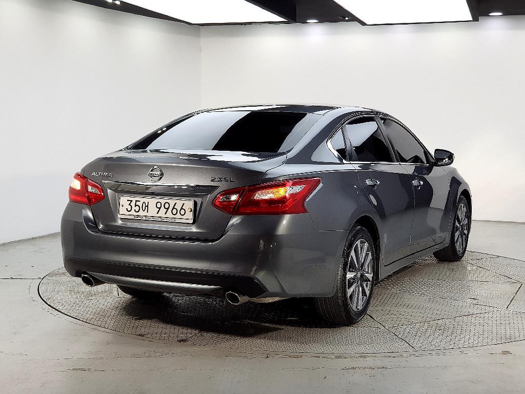 Nissan Altima - Vista 4