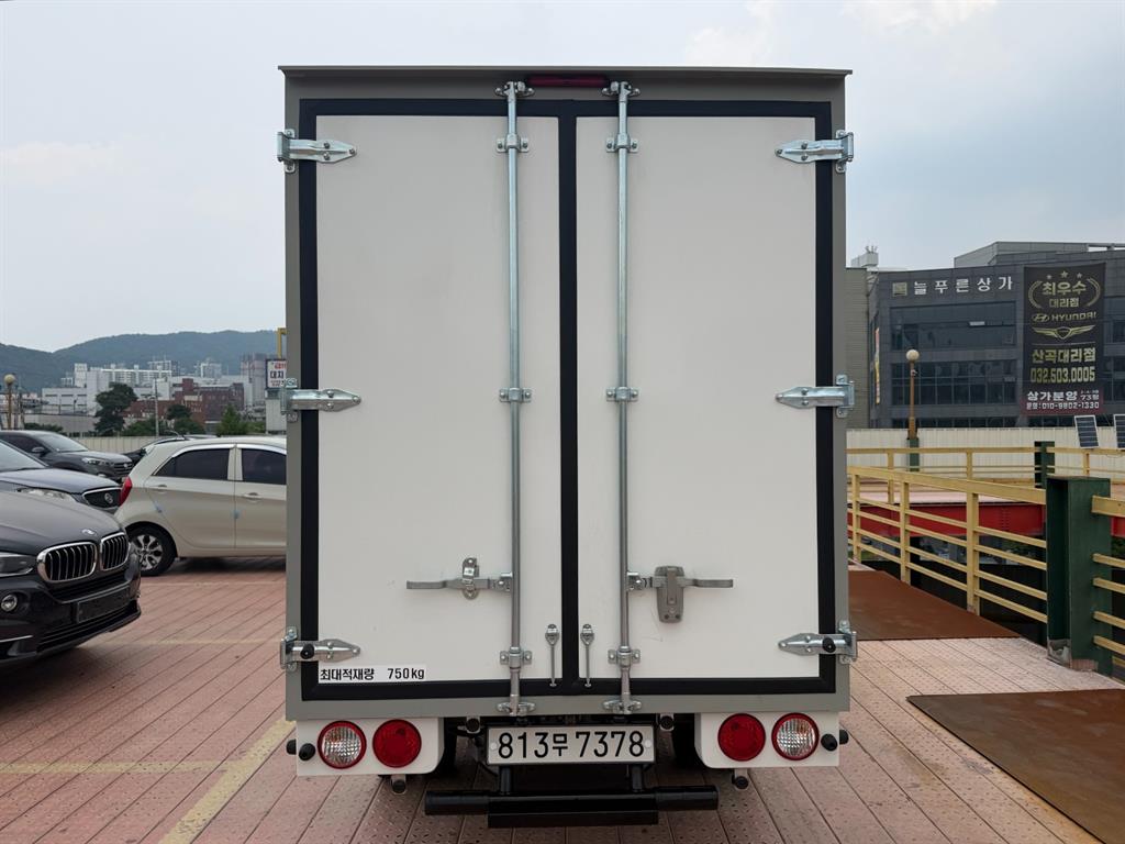Small Truck Cargo (small) - Vista 4