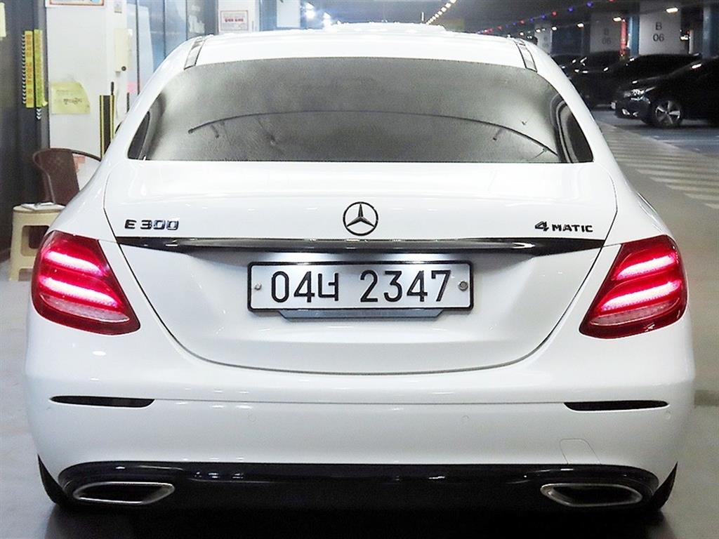 Mercedes Benz E class - Vista 5