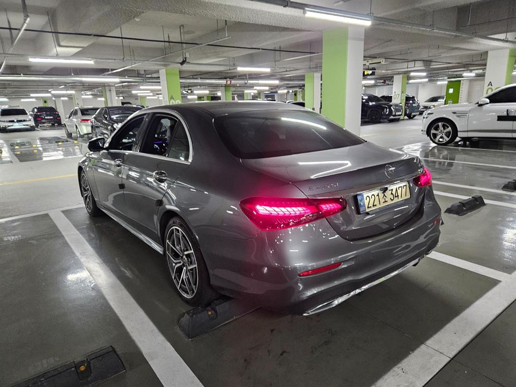 Mercedes Benz E class - Vista 5