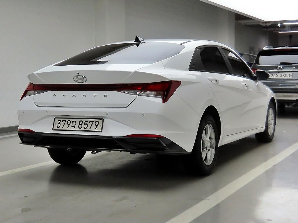 HYUNDAI Avante - Vista 4