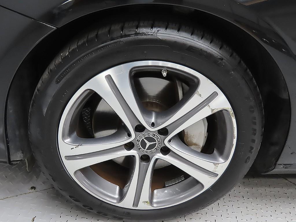 Mercedes Benz E class - Vista 5