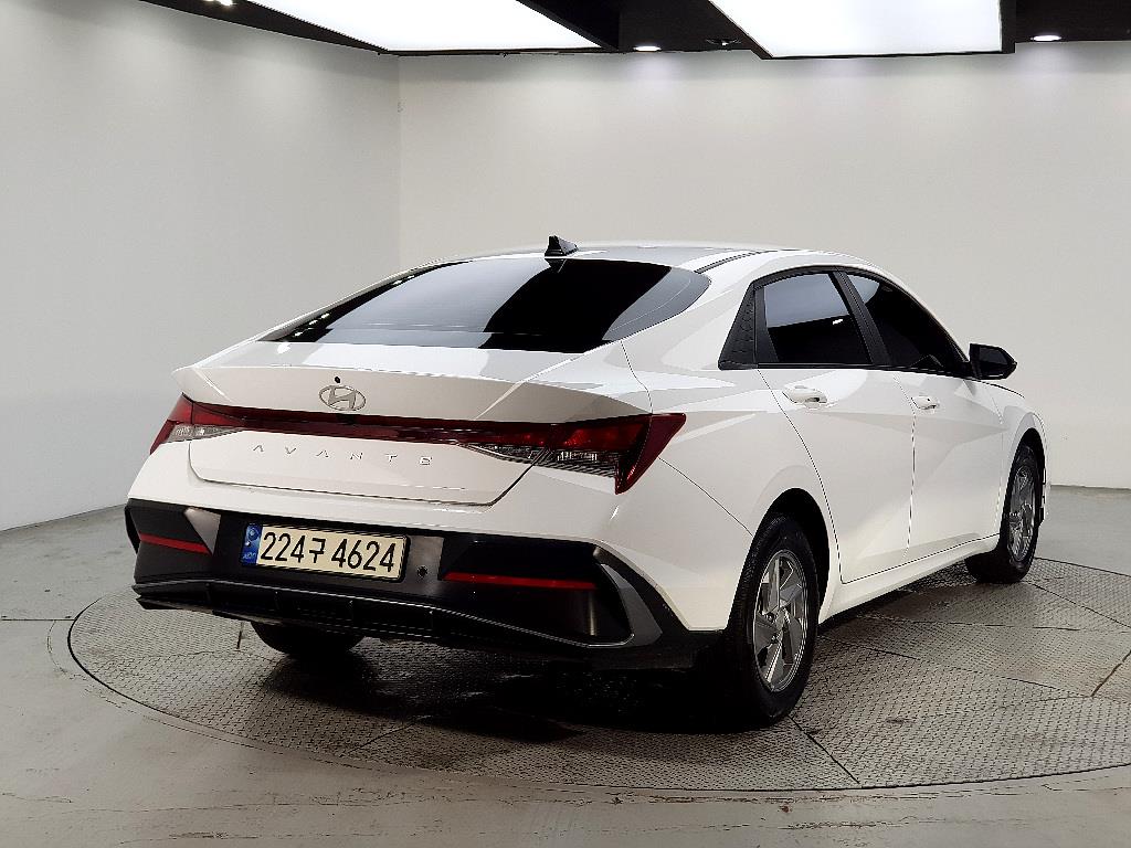 HYUNDAI Avante - Vista 4