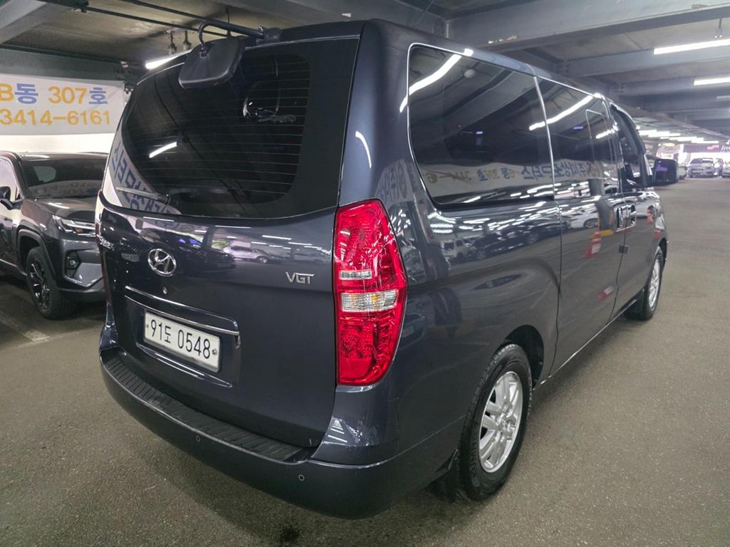 HYUNDAI Starex - Vista 4