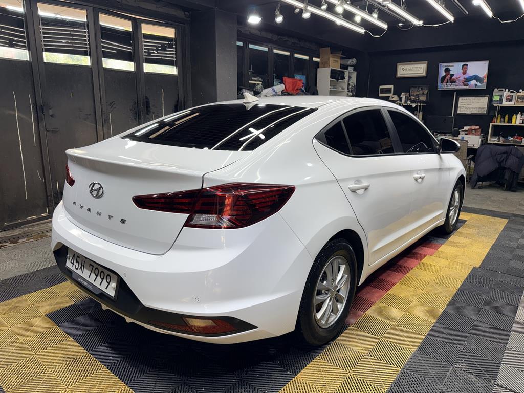 HYUNDAI Avante - Vista 4