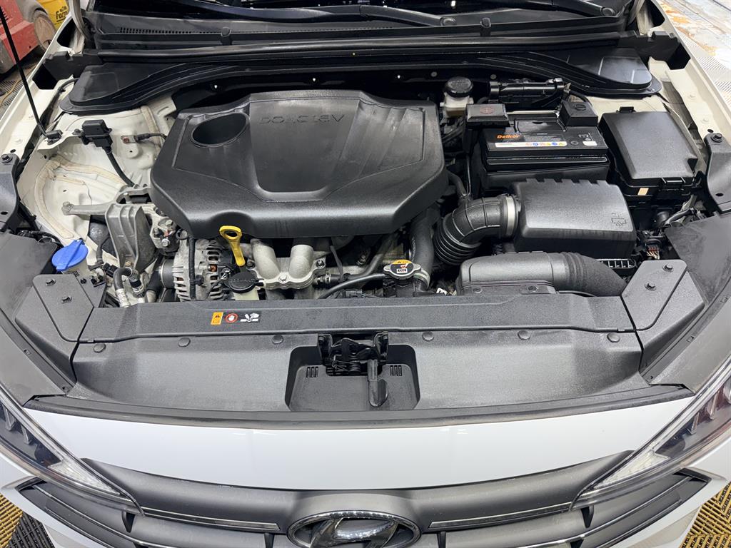 HYUNDAI Avante - Vista 5
