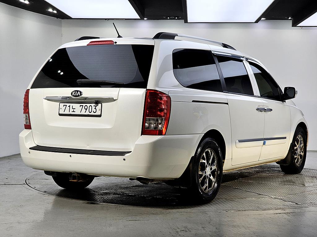 KIA Carnival - Vista 4
