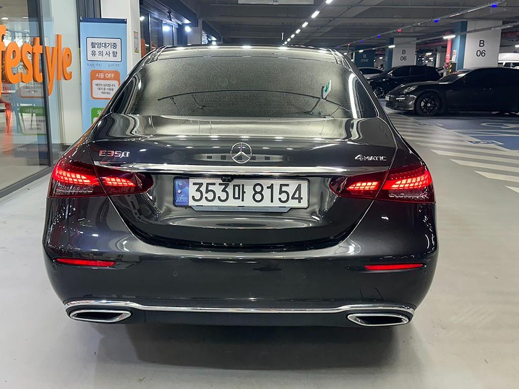 Mercedes Benz E class - Vista 5