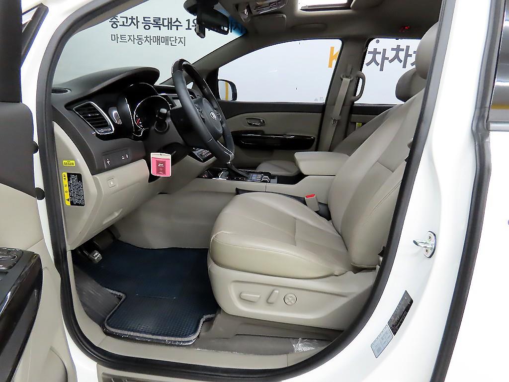 KIA Carnival - Vista 5